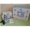 Image 12 : Singer 3221 Sewing Machine and Proctor-Silex 