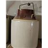 Image 5 : 4 Stoneware Jugs and Crocks