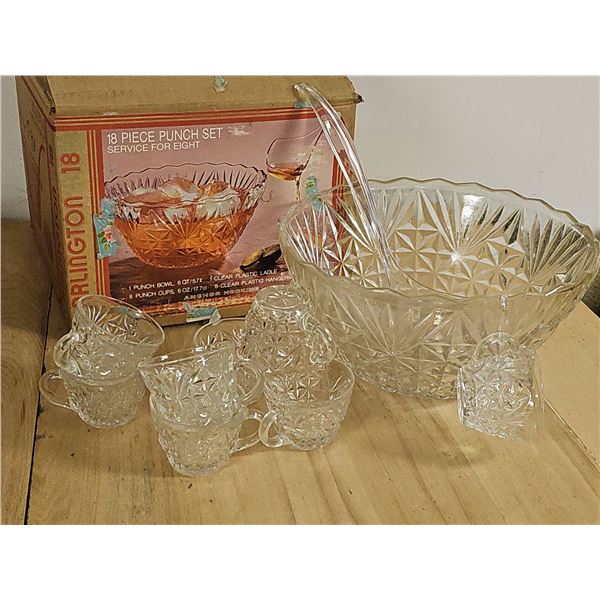 Arlington 18 Piece Punch Set With Box