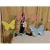 Image 4 : Spring Decor Bundle With Hamper and Towels
