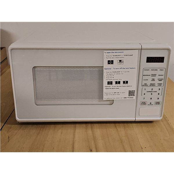 Comfee CM-M091AGN 0.9 cu ft Microwave Oven