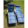 Image 3 : 2 Blue Plaid Folding Outdoor Lounge Chairs