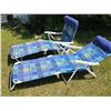 Image 4 : 2 Blue Plaid Folding Outdoor Lounge Chairs