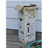 Image 2 : Garden Hoses and 2.5 Gallon Sprayer