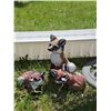 Image 4 : Outdoor Garden Lot with Bird Bath, Planters, and Animal Figurines