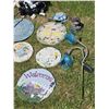 Image 5 : Garden Decor With Figurines, Stepping Stones, Solar Lights