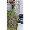 Image 3 : Plant Pots and Garden Wire Cages
