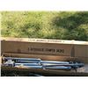 Image 2 : Two Sets Hydraulic Camper Jacks with Crank Handles