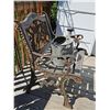 Image 6 : Metal Garden Trellis, Decorative Bench, and Galvanized Watering Can Set