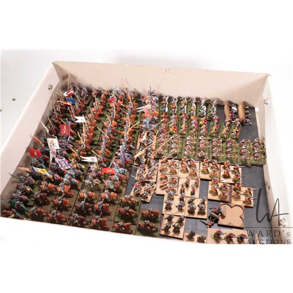 Large selection of what appears to be 15mm 16th century Medieval army figures including mounted knig