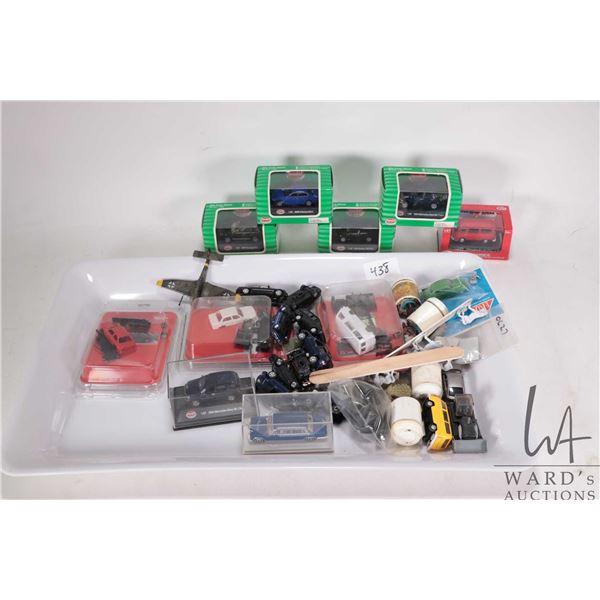 Lot containing an assortment of 1:87 scale miniature cars and vehicles
