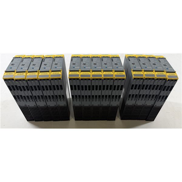 Lot of (14) Siemens #3RM1302-1AA04 AC Semiconductor Motorstarters