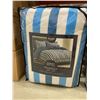 Image 2 : Comfy Bamboo World Albert Queen 7pc Bed in a Bag