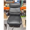 Image 2 : La-Z-Boy Black Leather Manager Chair With Flip up Arms