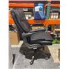 Image 3 : La-Z-Boy Black Leather Manager Chair With Flip up Arms
