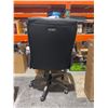 Image 4 : La-Z-Boy Black Leather Manager Chair With Flip up Arms