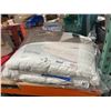 Image 2 : Calvin Klein Modern Stripe Queen Pillows 2pk