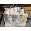 Image 2 : Tommy Bahama Bonus Fashion Tote Bag