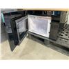 Image 2 : Stainless Steel Microwave Oven UMV1422US