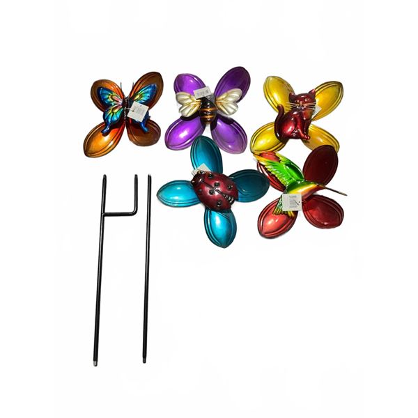 4 Metal Flower Lawn Decorations - 1 metal ground steak