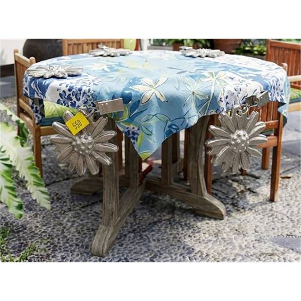Boutique Tablecloth Weights, Silver Daisies **Items are not this large, they are aprox 1" diameter*
