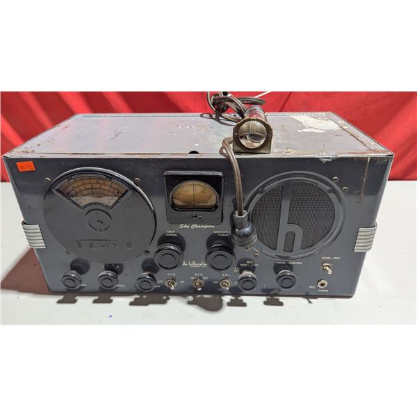 Hallicrafters Inc. Sky Champion Radio Receiver