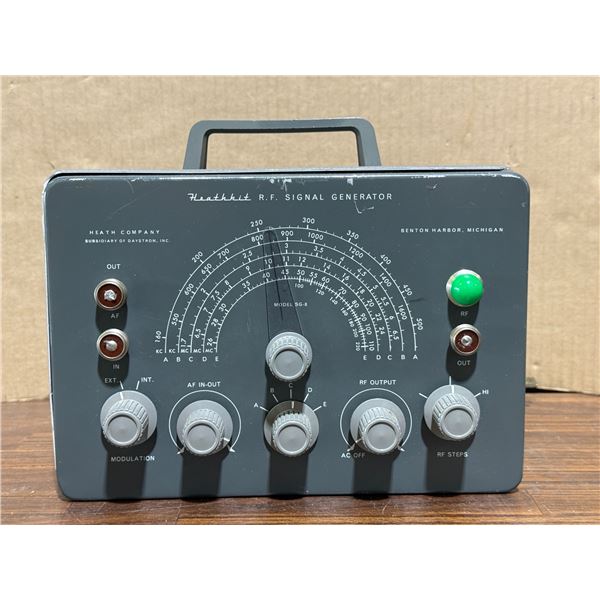 HEathkit R.F. Signal Generator Model SG-8