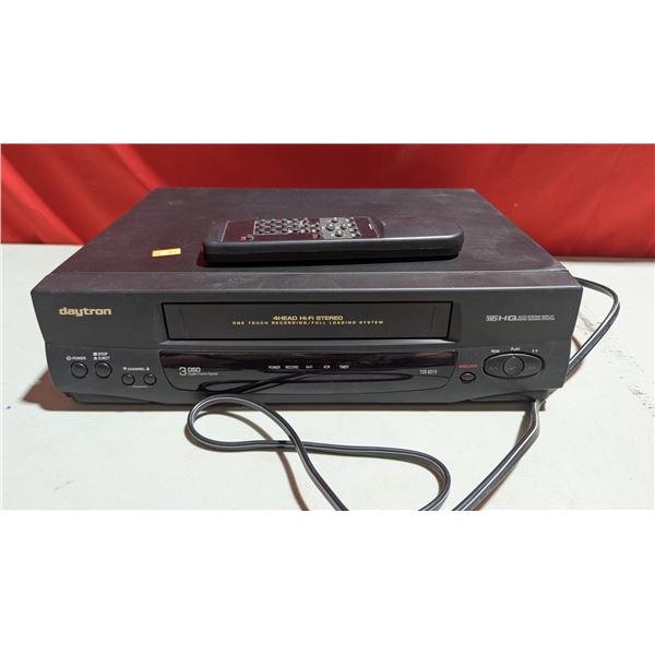 Daytron VHS Player With Remote