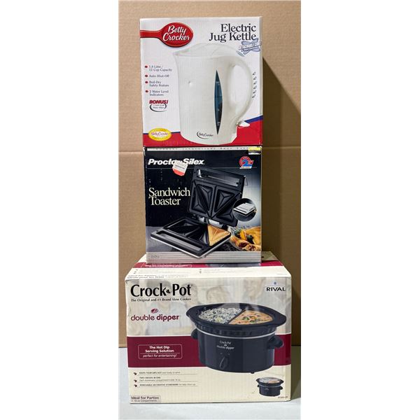 Betty Crocker Electric Kettle, Proctor Silex Sandwich Toaster, & Crock Pot Double Dipper