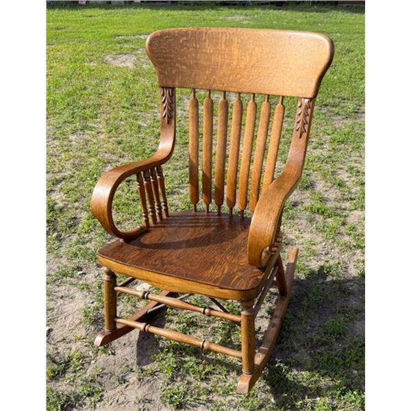VINTAGE OAK ROCKING CHAIR