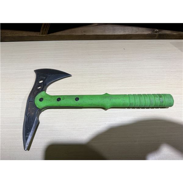 Axe/pickax