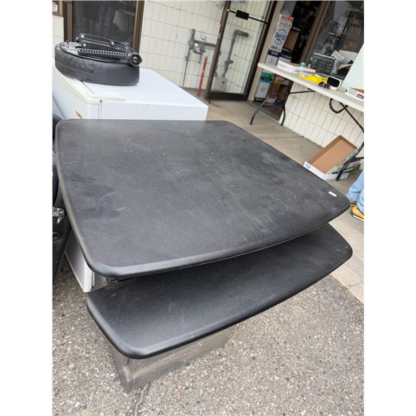Adjustable desk topper