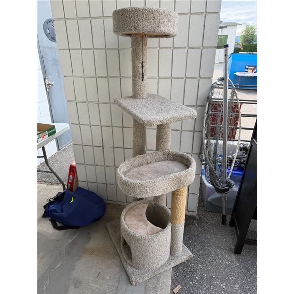 Cat scratch tower