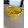 Image 1 : Tupperware bowl with lid