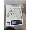 Image 1 : Glass desktop easel