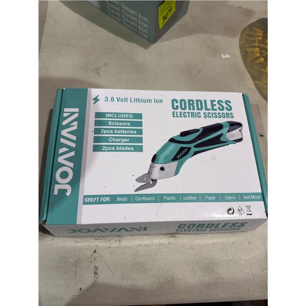 Cordless electric scissors