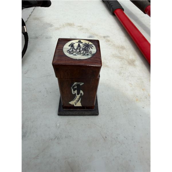 Toothpick holder