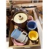 Image 1 : Tupperware and other kitchen items