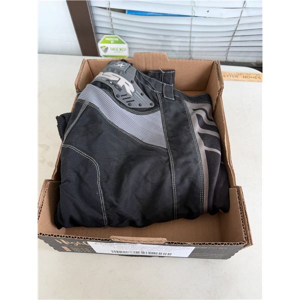Size 32 men's dirtbike pants