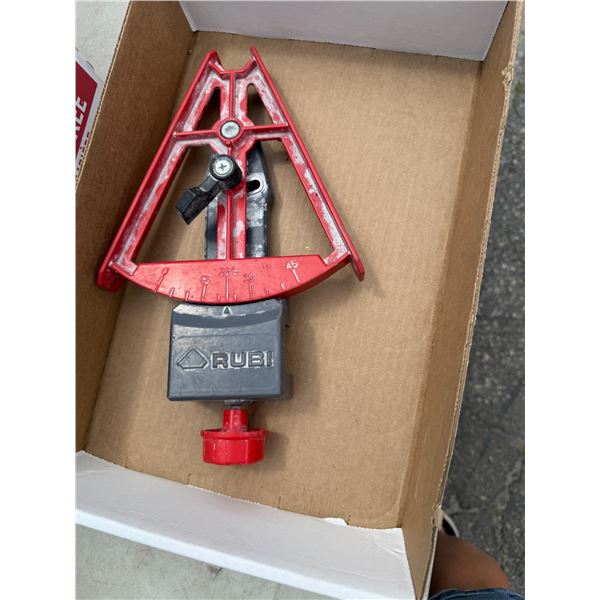 Rubi adjustable square