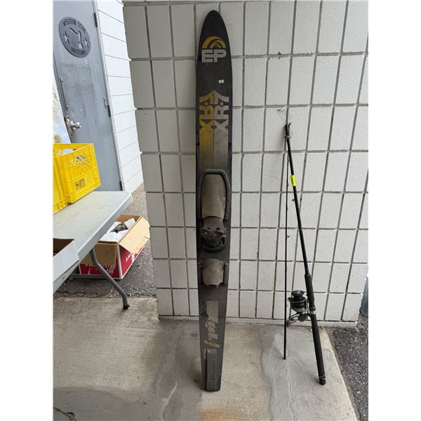 Slalom water ski