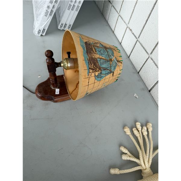 Wall hanging lamp