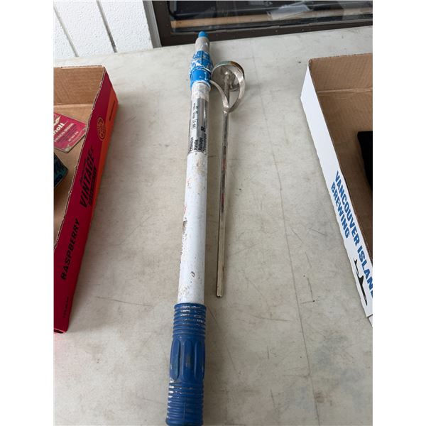 Extension handle and mixing tool