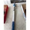 Image 1 : Extension handle and mixing tool