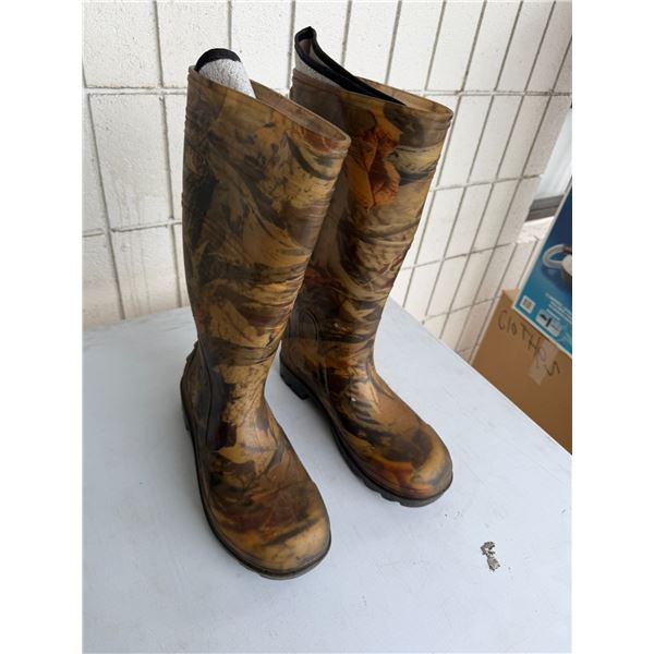 Boots size 8