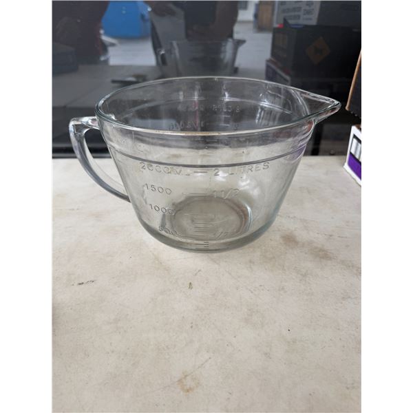 Glass measuring cup