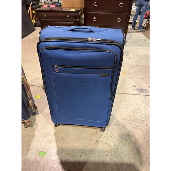 Ricardo 4  wheeled suitcase