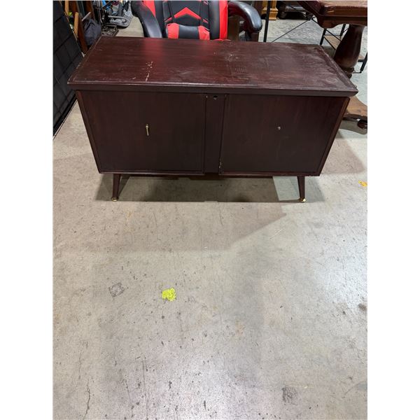 Cedar chest 40" x 18 1/2" x 23" tall