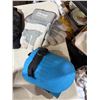 Image 1 : Work gloves and kneepads