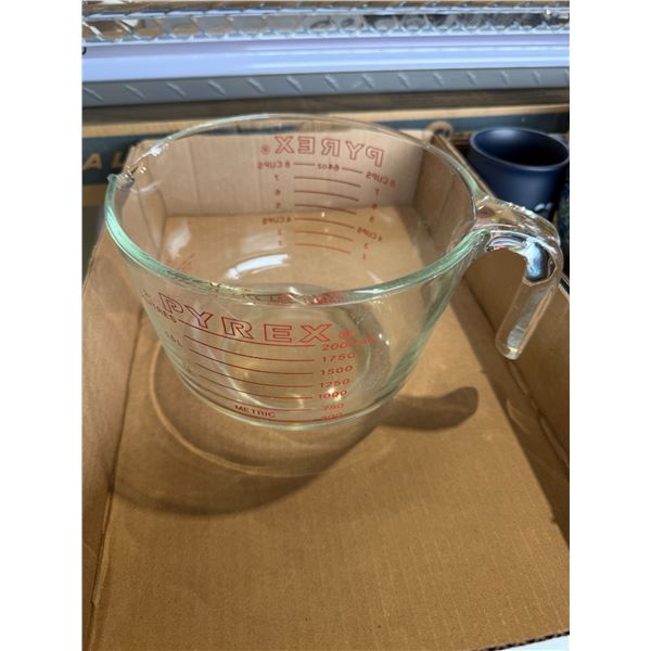 Glass Pyrex measuring cup